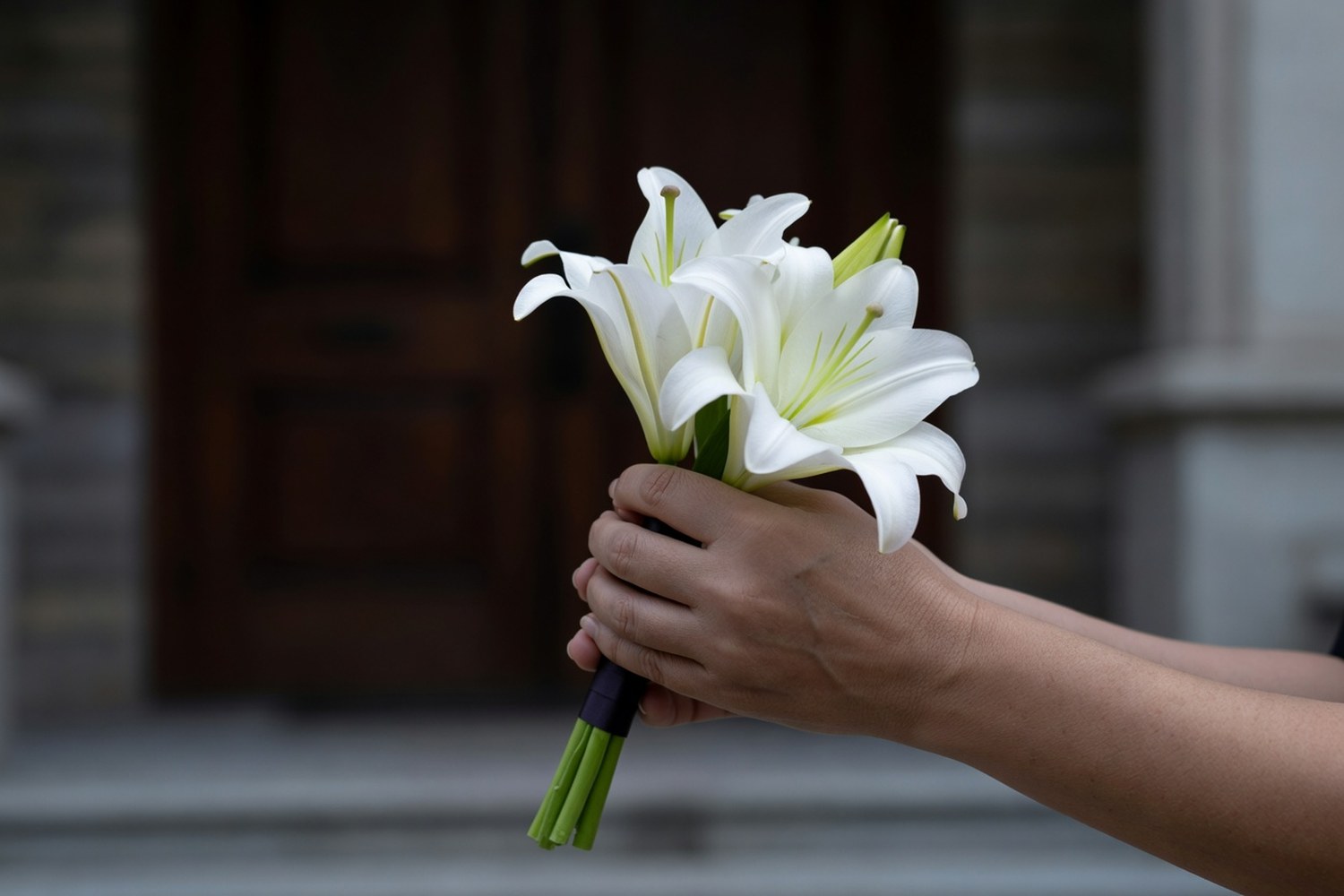 White lilies representing the dignity of financing funeral expenses with personal loans